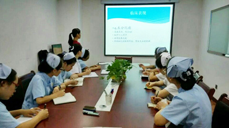 家人般呵护,医生般护理——重症护理核心小组再培训