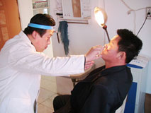 嗓子痛,总有卡刺的感觉是怎么回事?