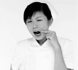 咽喉里面为什么总感觉有东西?